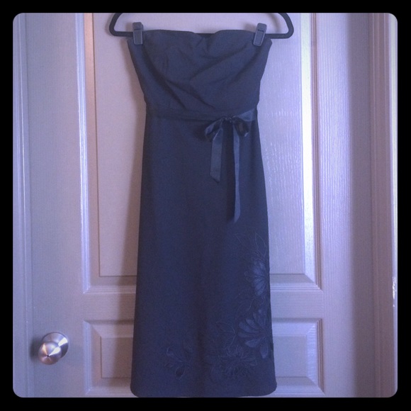 Black strapless cocktail dress with embroidery.