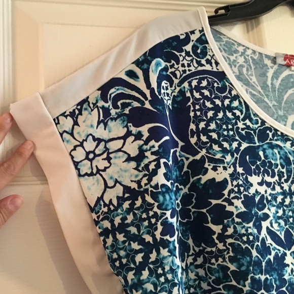 Blue floral print top - Picture 2 of 2