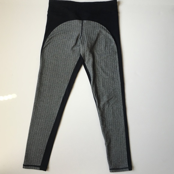Crop yoga pants