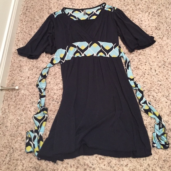 Short sleeved dress - Picture 1 of 3