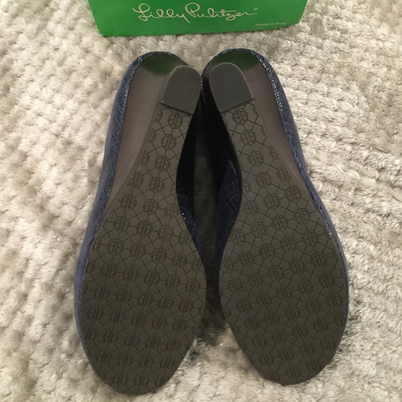 Never worn, navy Lilly Pulitzer wedges - Picture 3 of 3