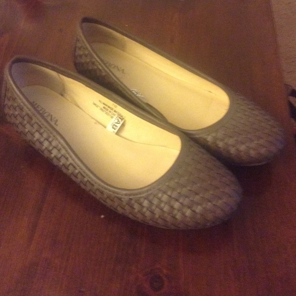 Brown shoes with small wedge