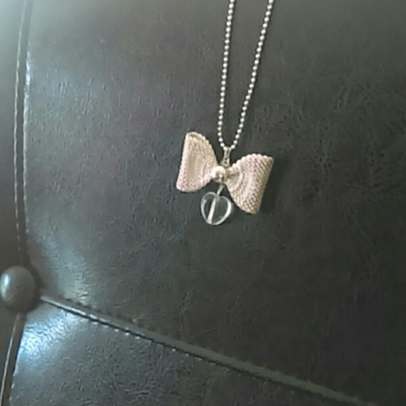 Silver mesh bow necklace