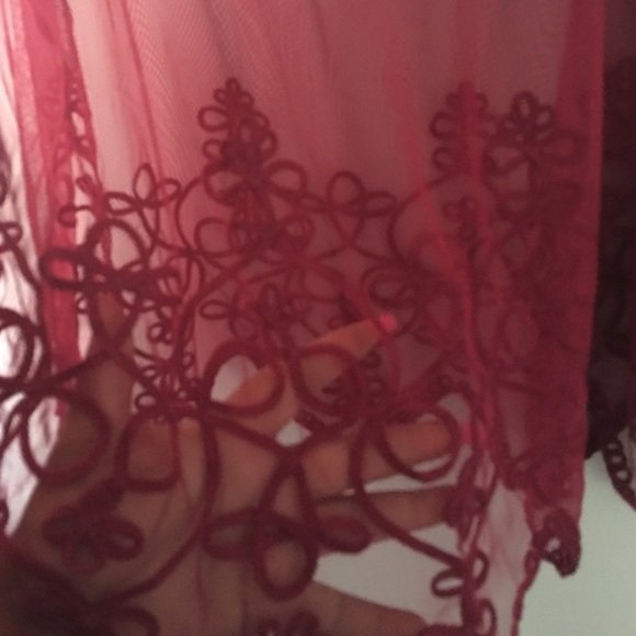 Mesh Burgundy top with open sleeves - Picture 2 of 3