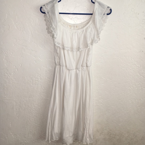 🎀 White off shoulder chic dress