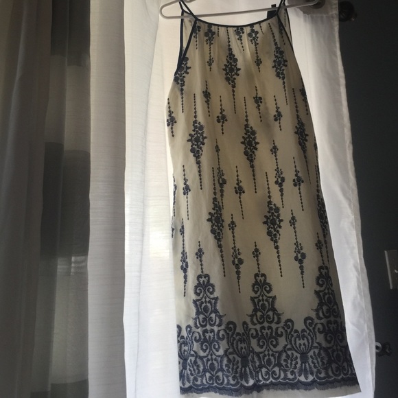 Navy blue lifted embroidered linen dress - Picture 1 of 3