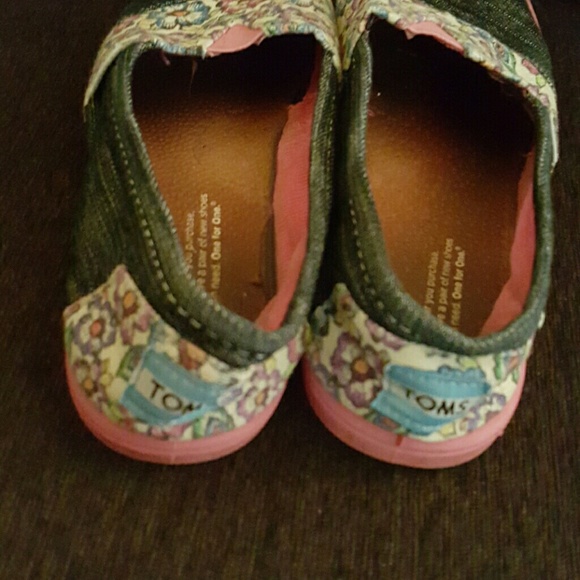 Toms shoes sz 4.5 youth - Picture 4 of 4