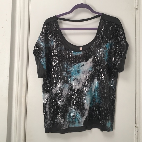 Sequenced "wolf" shirt