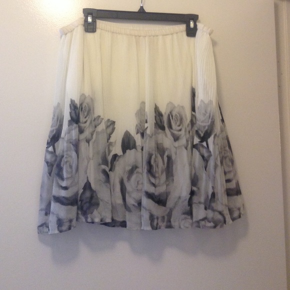 Pleated skirt