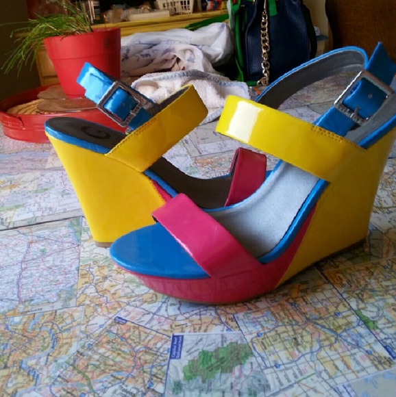 Bright Multi-Colored Wedges