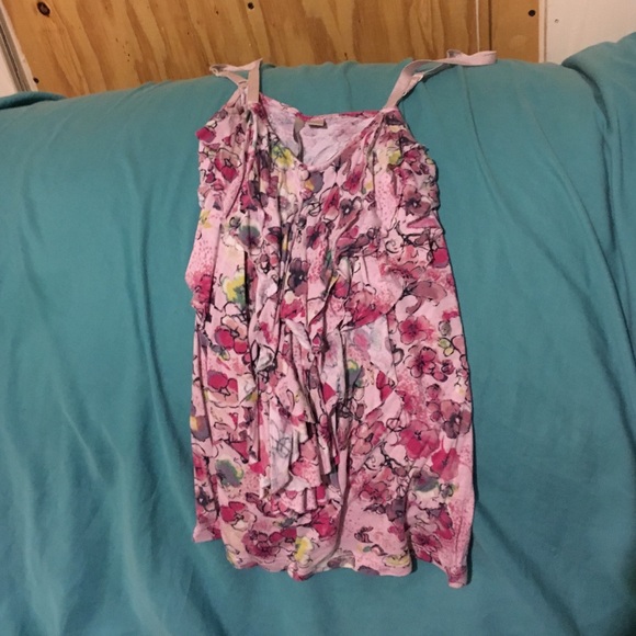 Ruffled tank top with flower pattern