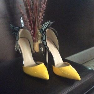 Stylish butterfly pump