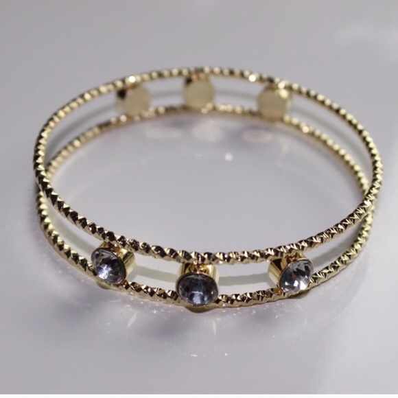 🆕 Gold and Rhinestone Bracelet - Picture 2 of 3