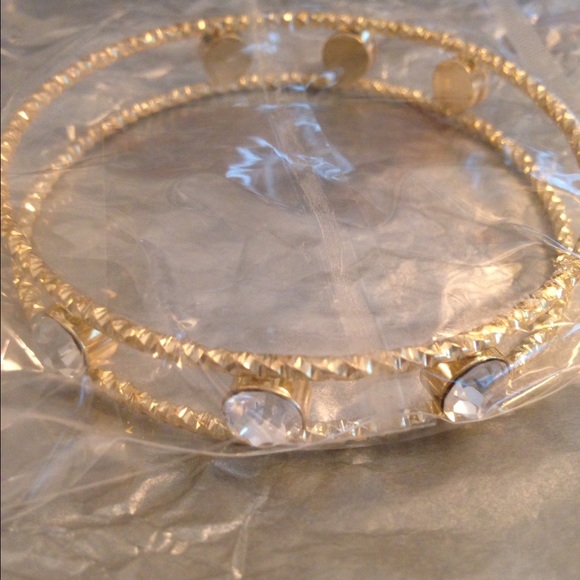 🆕 Gold and Rhinestone Bracelet - Picture 3 of 3