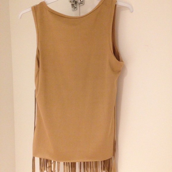 Sleeveless Top with Fringes - Picture 2 of 2