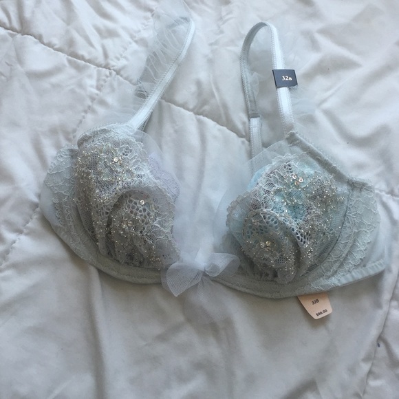 💠VS ICE QUEEN FASHION SHOW LACE BRA💠 - Picture 2 of 4