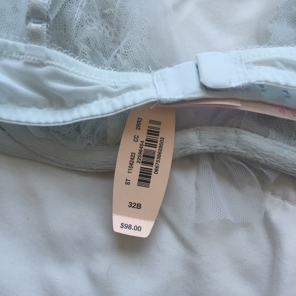 💠VS ICE QUEEN FASHION SHOW LACE BRA💠 - Picture 4 of 4