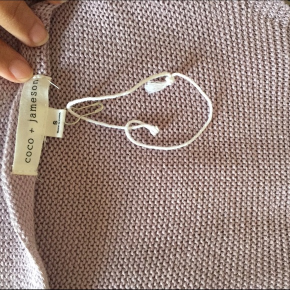 ❌ SOLD ❌ Halter tie crop top - Picture 3 of 4