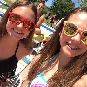 Meet your Posher, Emilee