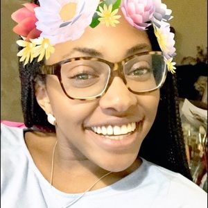 Meet your Posher, Danielle