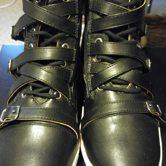 🚫sold🚫Torrid high tops