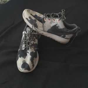 Nike Roshes (Women's)