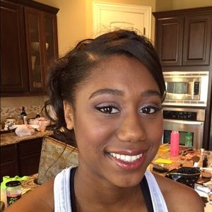 Meet your Posher, Kendra