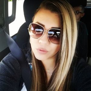 Meet your Posher, Pearl