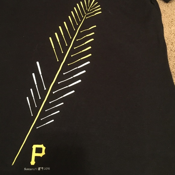 Pittsburgh Pirates Shirt - Picture 2 of 2