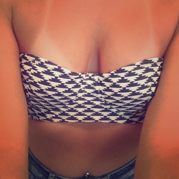 Xhiliration Blue and white patterned bikini top