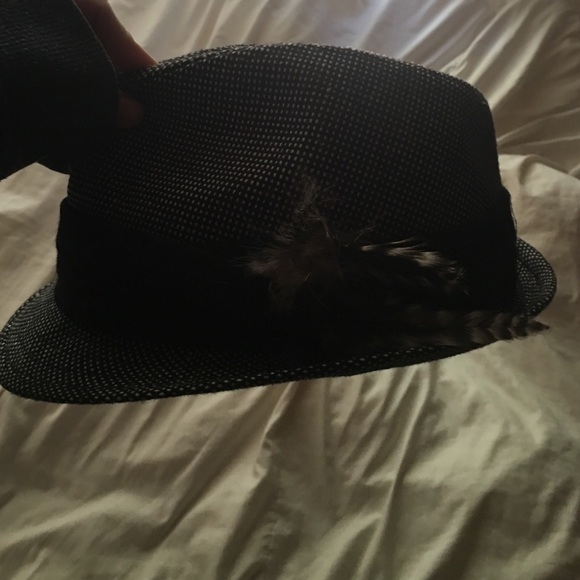 Feather hat - Picture 2 of 2