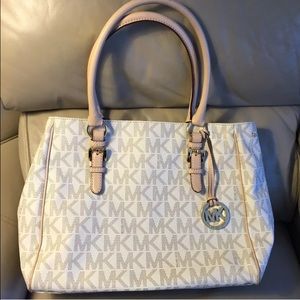 Michael Kors East West Vanilla Signature Tote