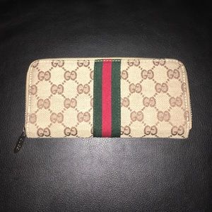 Gucci logo wallet