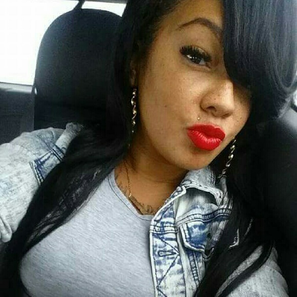 Meet your Posher, Kendra