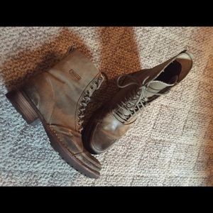 Mid calf men's boot. Khaki color