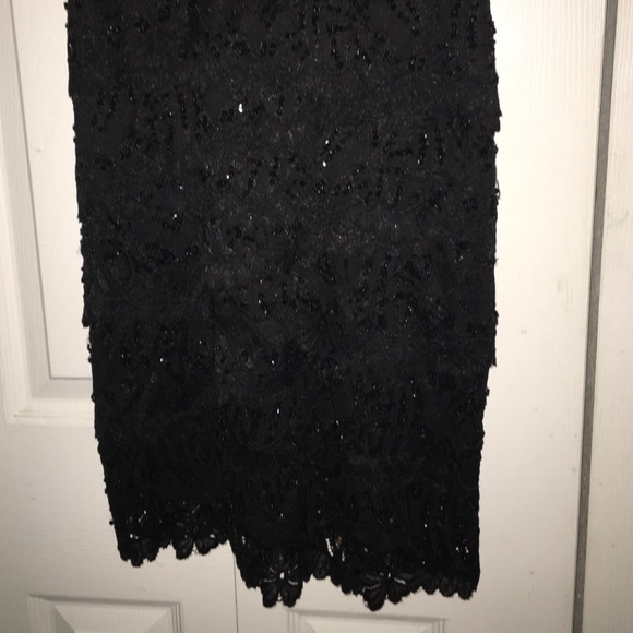 Lace/beaded quater dress - Picture 2 of 3