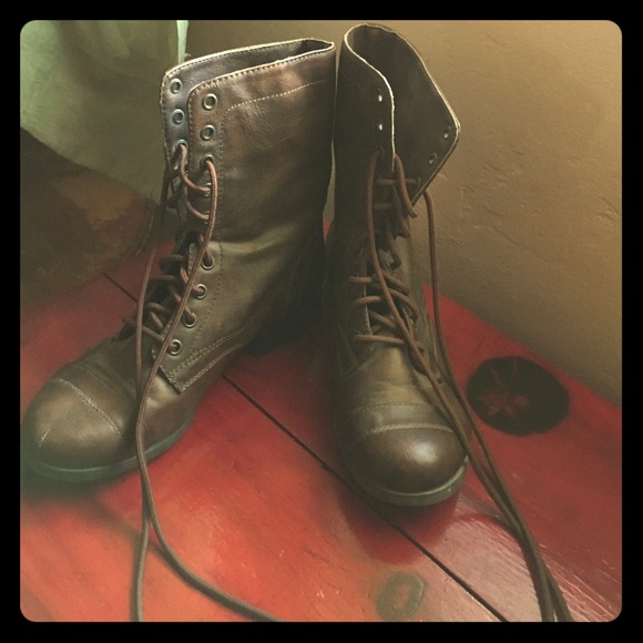 Combat boots