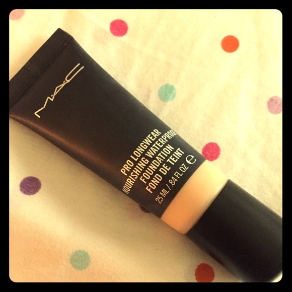 MAC Pro Longwear Nourishing Waterproof Foundation