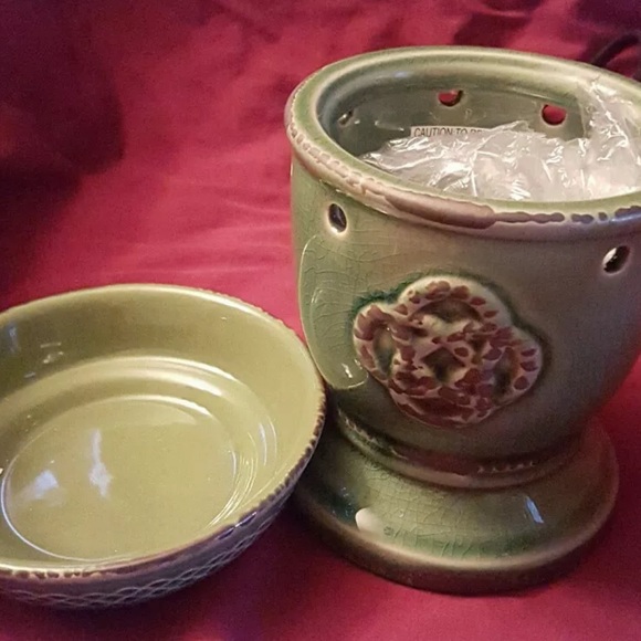 Scentsy Celtic Love Knot Premium Warmer NIB RARE