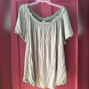 Cool and breezy summer top. 💛