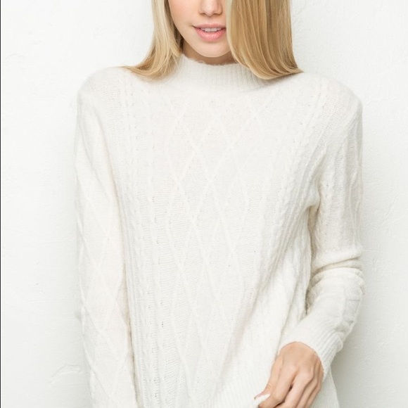 Brandy Melville Luna sweater