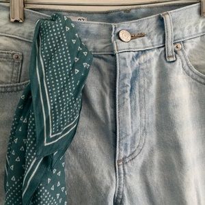 Light wash, high rise, boyfriend Jean shorts