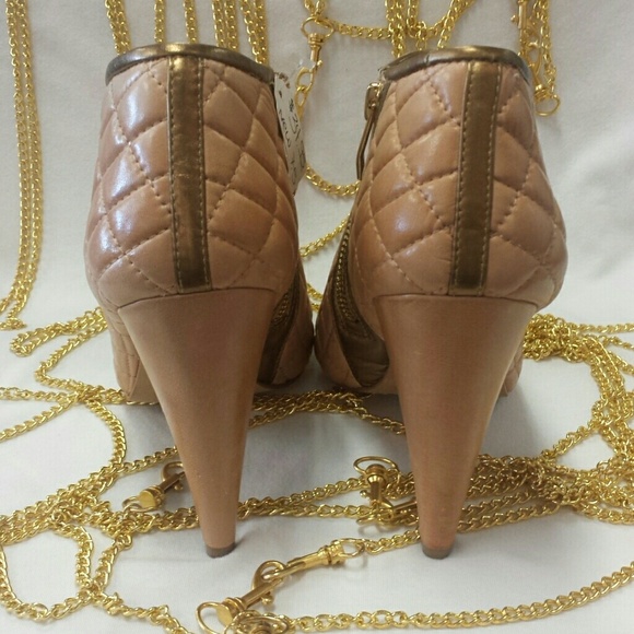 NWOT Vince Camuto Leather Booties - Picture 4 of 4