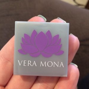 Vera Mona Lotus eyeshadow, clover