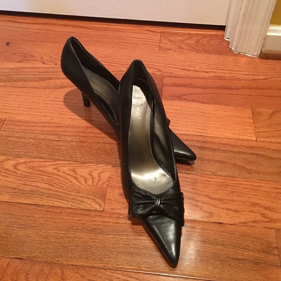 Nine West Black Bowtie Pumps