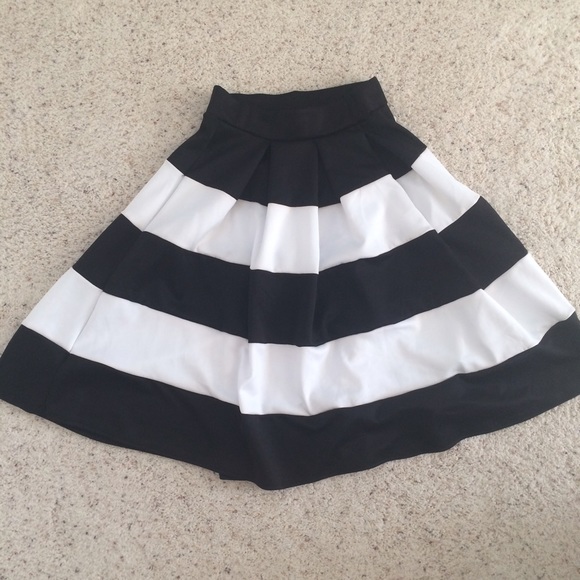 Black White Striped Midi Skirt in Scuba Fabric - Picture 4 of 4