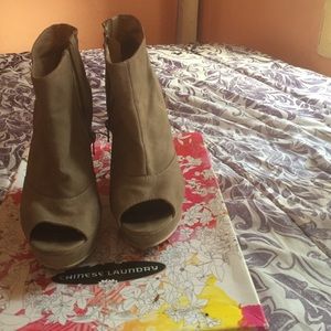 Chinese laundry wedges