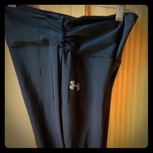 UA "shatter" Capri pants black