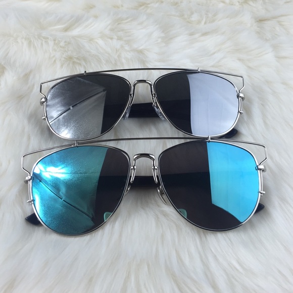 Accessories - 💟LAST ONE💟Silver Mirrored Polarized 🕶