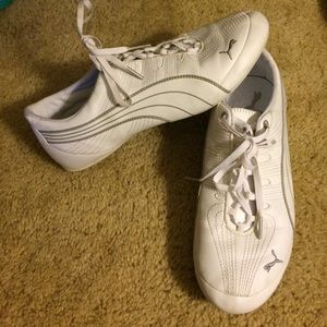 White puma sneakers